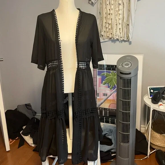 Robe - Picture 2 of 3